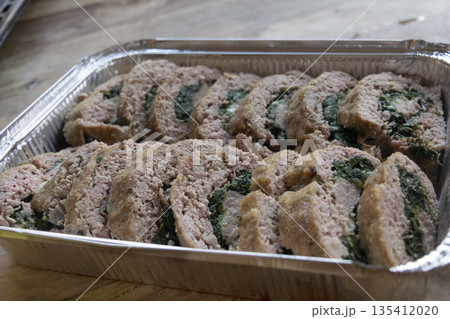 spinach-filled beef meatloaf spinach-filled beef meatloaf 135412020