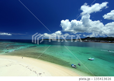 沖縄の美しい海 瀬底島 沖縄の美しい海 瀬底島 135413616