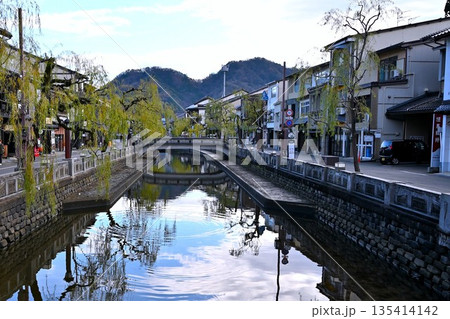 城崎温泉街を流れる大谿（おおたに）川 135414142