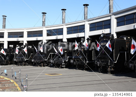 京都梅小路の蒸気機関車 135414901