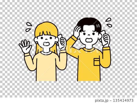 慌てた様子でスマートフォンで通話する、若い男性と女性のシンプルなベクターイラスト素材セット 135414973