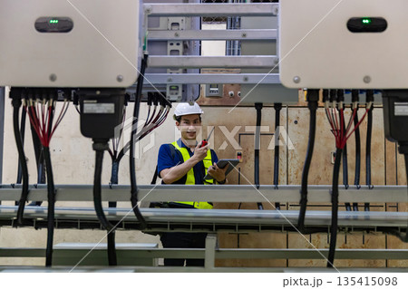 Inspector examination of photovoltaic modules using a thermal imaging camera. Inspector examination of photovoltaic modules using a thermal imaging camera. 135415098
