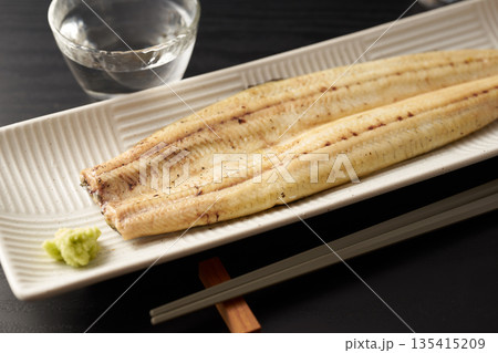 うなぎの白焼き イメージ うなぎの白焼き イメージ 135415209