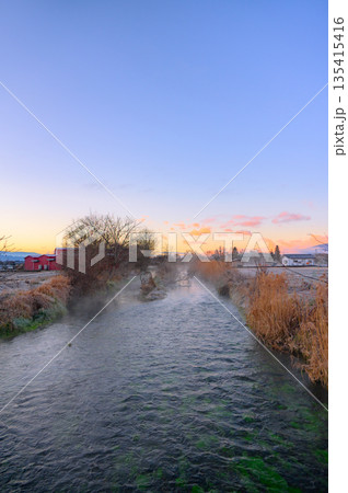 蓼川と夜明けの空【安曇野市】 蓼川と夜明けの空【安曇野市】 135415416