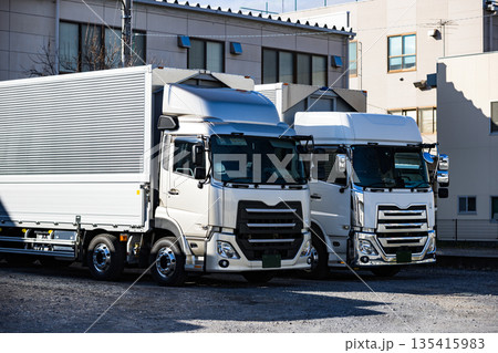 大型トラック　アルミボディ 135415983