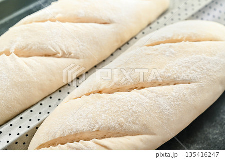 クープを入れたパン生地 クープを入れたパン生地 135416247