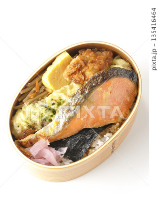 ちくわ天、唐揚げ、焼きシャケ、海苔弁 135416464