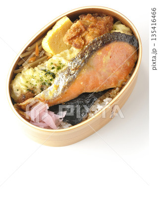 ちくわ天、唐揚げ、焼きシャケ、海苔弁 ちくわ天、唐揚げ、焼きシャケ、海苔弁 135416466