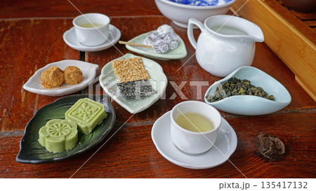 台湾茶とお茶菓子 135417132