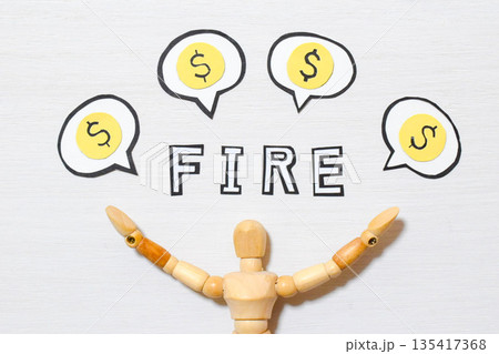 FIREの文字を示すデッサン人形 FIREの文字を示すデッサン人形 135417368