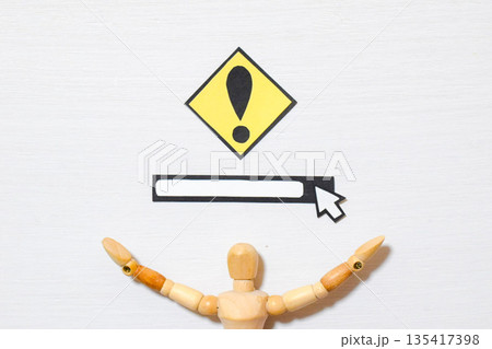 注意マークと検索 135417398