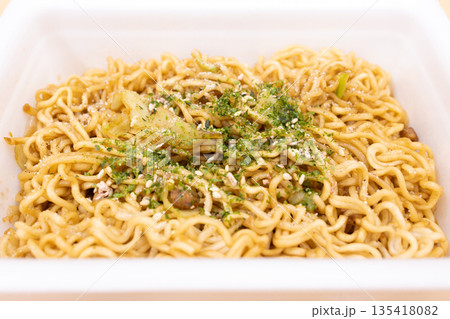 おいしいインスタント焼きそば おいしいインスタント焼きそば 135418082