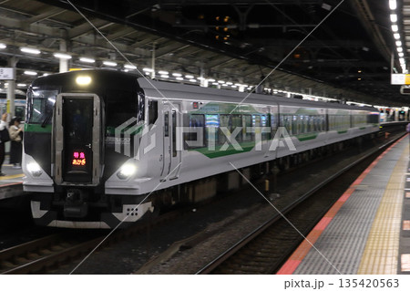 高崎線特急あかぎ号:E257系電車 高崎線特急あかぎ号:E257系電車 135420563