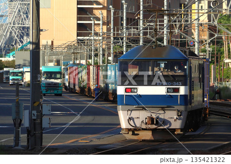 ゆめ咲線：安治川口駅にて（大阪府大阪市此花区） 135421322