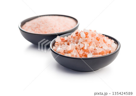 Pink Himalayan salt in bowl isolated on white background. 135424589