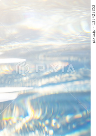 カラフルな水面模様がつくる夏色のイメージ 135425852