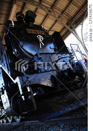 重厚な北海道装備を纏ったD51形蒸気機関車(943号機)の保存車両@入瀬山公園 重厚な北海道装備を纏ったD51形蒸気機関車(943号機)の保存車両@入瀬山公園 135426670