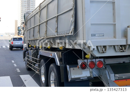 産業廃棄物収集運搬車　イメージ 135427313