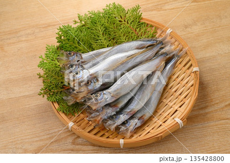 注)未加熱・未調理です。ししゃも、シシャモ、魚、食材。 注)未加熱・未調理です。ししゃも、シシャモ、魚、食材。 135428800