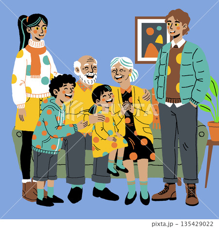 ソファで笑い合うファミリー 135429022