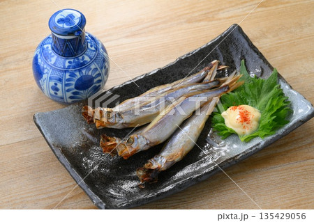 グリルで焼いた、ししゃも、シシャモです。焼き魚。 グリルで焼いた、ししゃも、シシャモです。焼き魚。 135429056