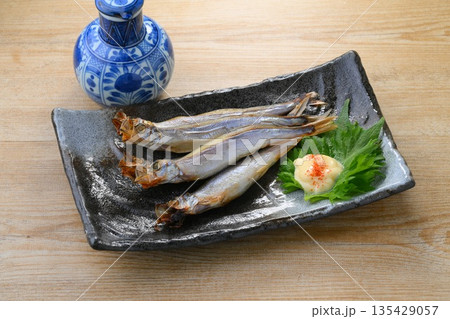 グリルで焼いた、ししゃも、シシャモです。焼き魚。 グリルで焼いた、ししゃも、シシャモです。焼き魚。 135429057