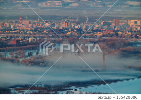 日高山脈と十勝平野 135429086