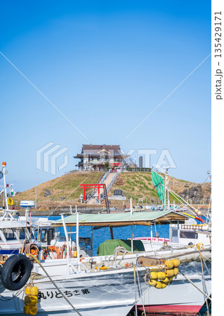 「青森県」鮫漁港の風景　八戸市 135429171