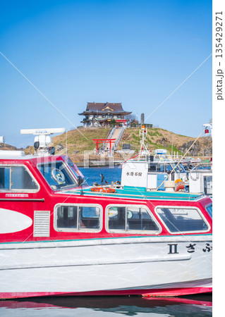 「青森県」八戸港を巡る観光遊覧船はやぶさ　八戸市 135429271