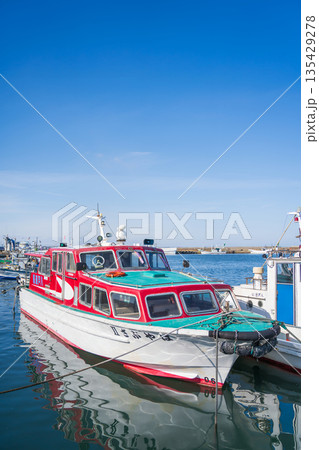 「青森県」八戸港を巡る観光遊覧船はやぶさ　八戸市 135429278