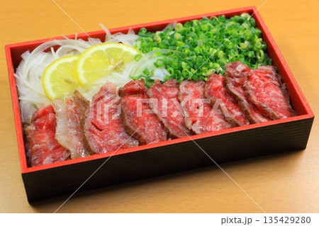 ローストビーフ重 135429280