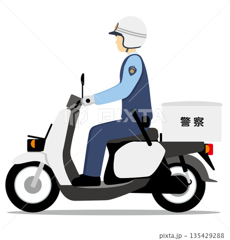 スクータータイプのオートバイに乗る警察官 135429288