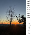 綺麗な夕陽 135429358
