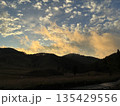 雨上がりの夕焼け 135429556