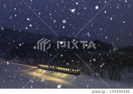 雪降る飯山線 雪降る飯山線 135430346