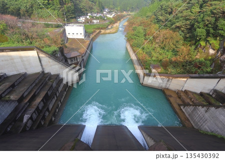 飫肥街道沿いの日南ダム下流の様子（国道222号） 135430392