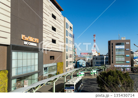 東京都の都市風景　八王子駅南口 135430714