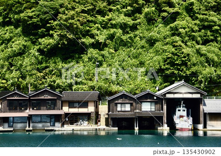 伊根の舟屋（京都府与謝郡伊根町） 135430902