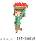 春のイチゴ狩りのプレゼントを喜ぶ女性。 135430916