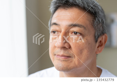 中年男性の顔 中年男性の顔 135432779