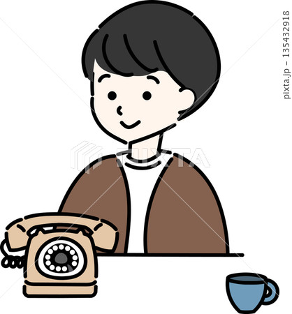 電話の前に座る男性 135432918