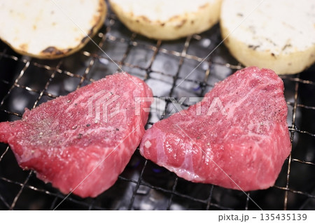 黒毛和牛焼肉（ロース） 135435139
