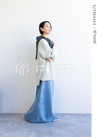 ファッション　アパレル　女性 135436173