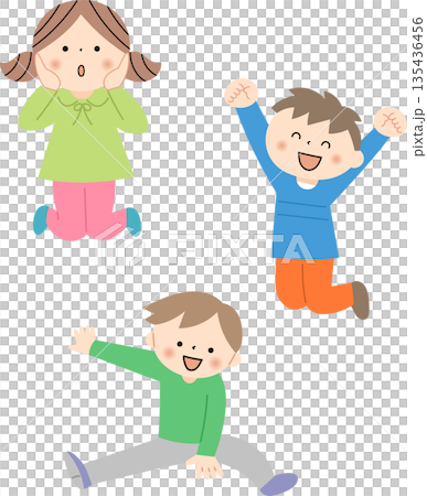 ジャンプをする元気な子供たち 135436456