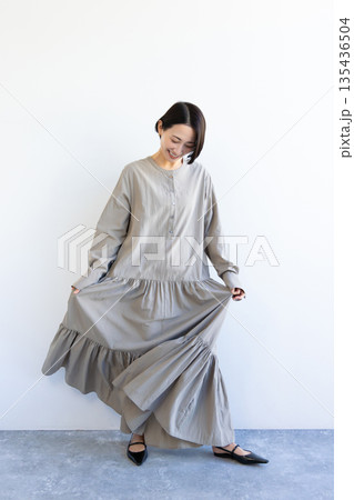 ファッション　女性 135436504