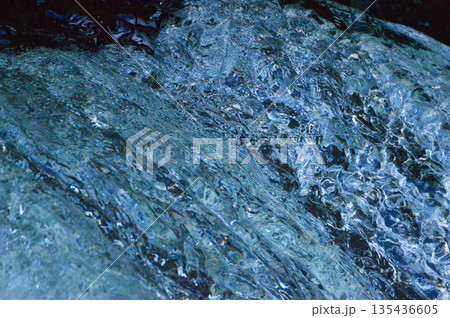 激流･水しぶき（さくらの滝／北海道斜里郡清里町） 135436605