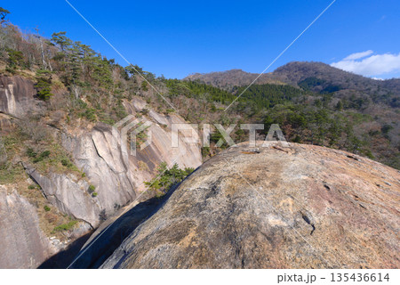 宮崎県延岡市、鉾岳雌岳から望む鬼の目山 135436614