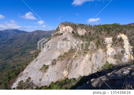 宮崎県延岡市、展望地から望む鉾岳 135436616