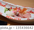 観光地のホテルのレストランで出した刺身料理の様子 135436642