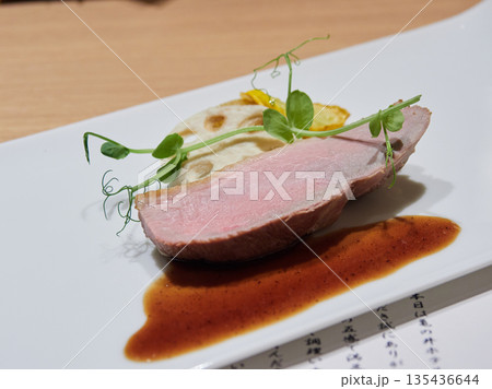 観光地のホテルのレストランで提供した美味しい和食の様子 135436644